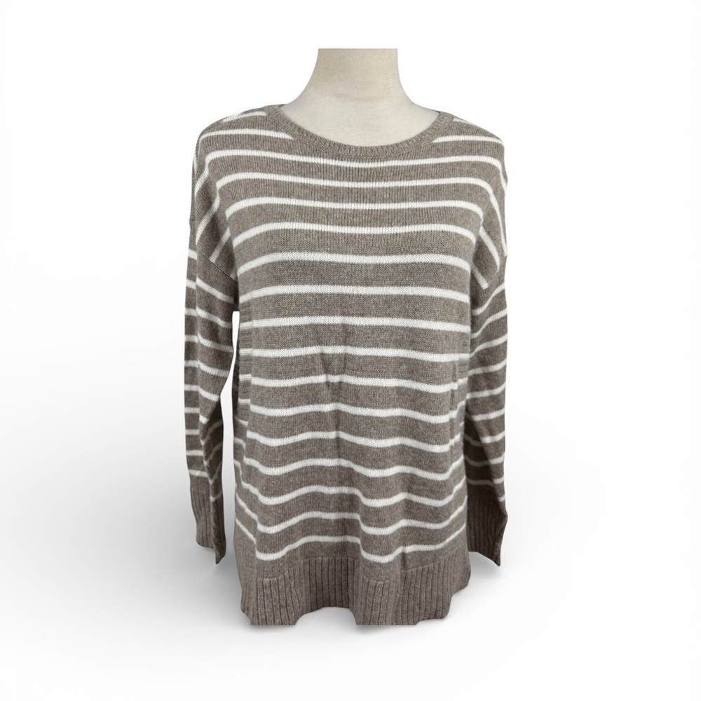 🆕 Chico’s tan and white striped sweater size 1-medium/8